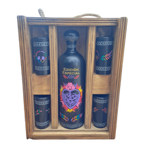 Load image into Gallery viewer, Tequila Sandblast Decanter Corazon